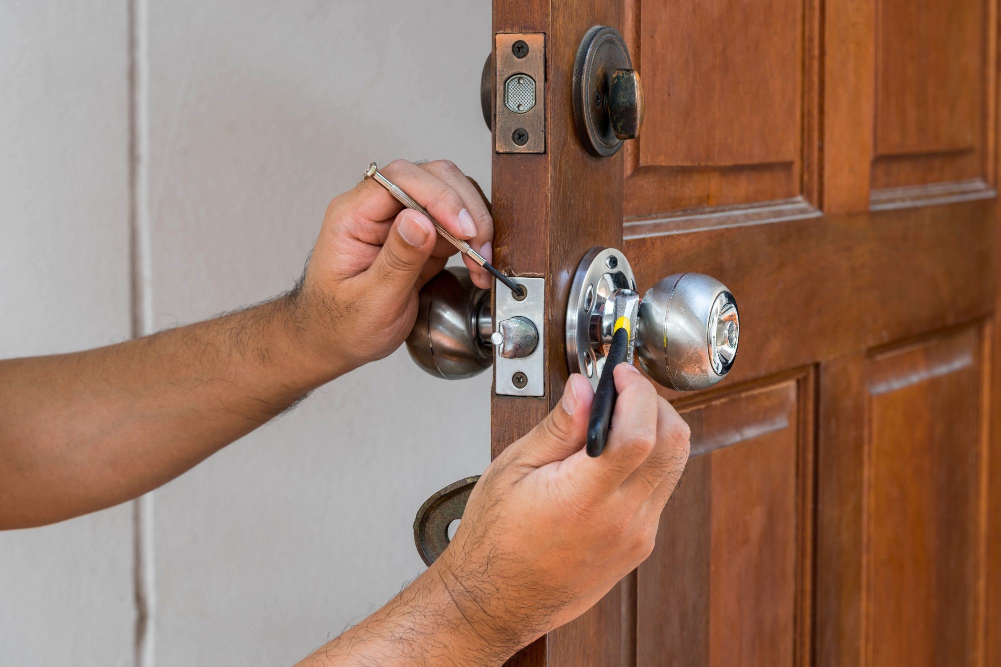 locksmith have to fix silver knob